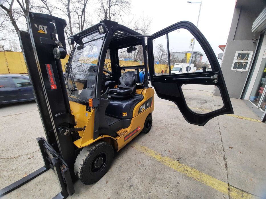 Газокар Катерпилар и Ножична палетна количка с товароподем 1500кг.