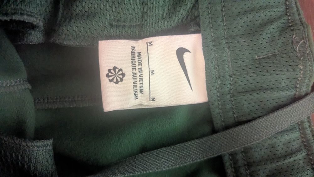 Продам фирменные спортивные мужские штаны+ курточка