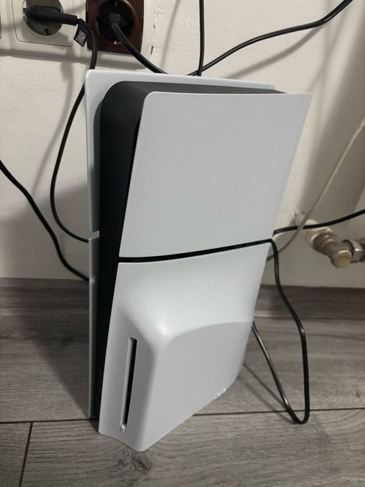 Ps5 cu disk varianta de 1TB CU 4 jocuri