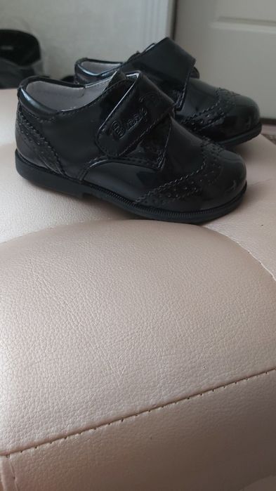 Продам нарядные туфли на мальчика