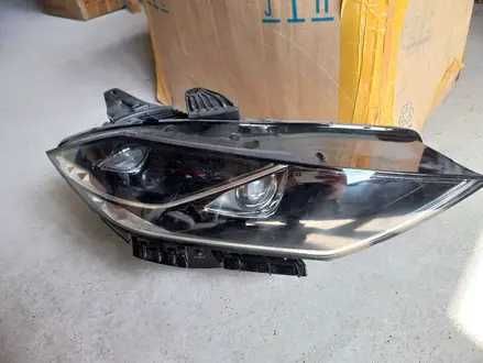 Фара передний Hyundai Grandeur 2019-/ Хэндай Грандеур 2019- (оригинал)
