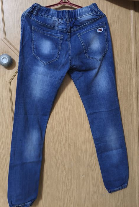 Продам джинсы новые