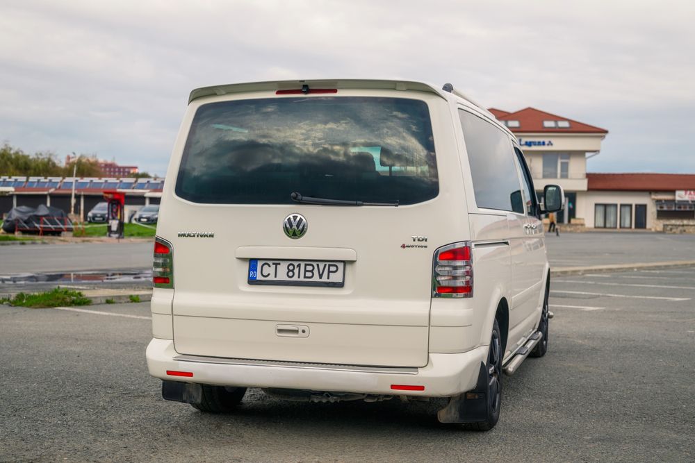 Vând vw multivan