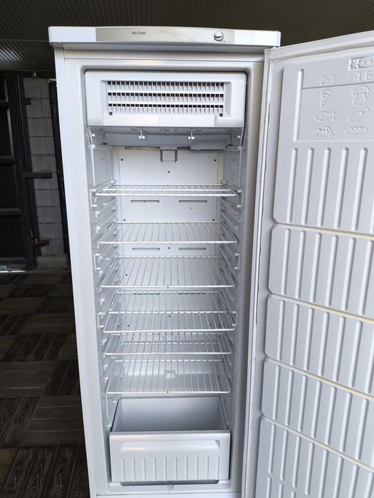 Продам морозильную камеру Indesit