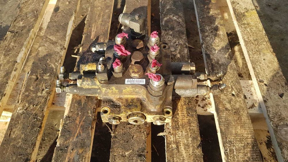 Distribuitor Hidraulic miniexcavator Komatsu PC75 , HAA37456