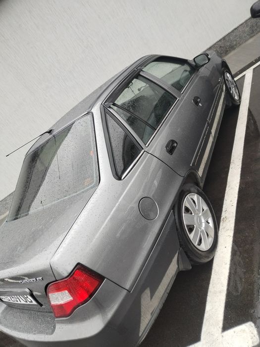 Mashina yaxshi xolatda aybi yo'q 7 800 bo'lishi