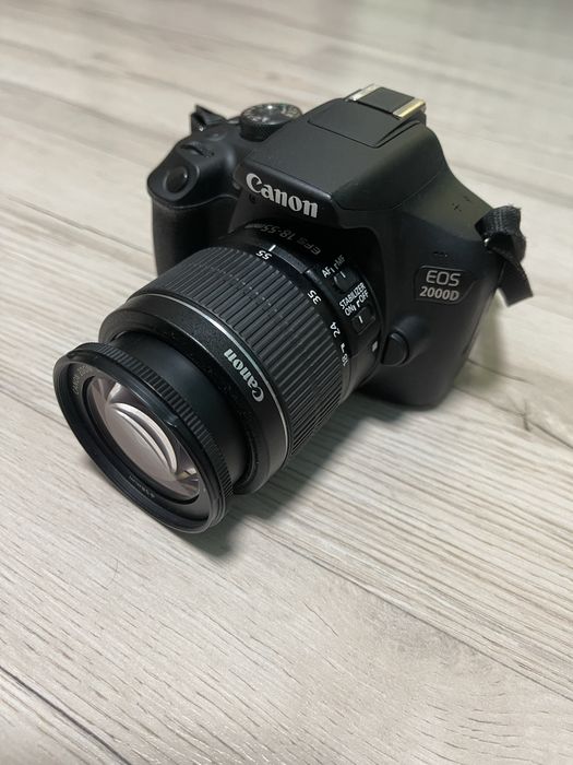 Canon 2000D kit complet – obiectiv 18-55, 3 baterii, filtru CPL