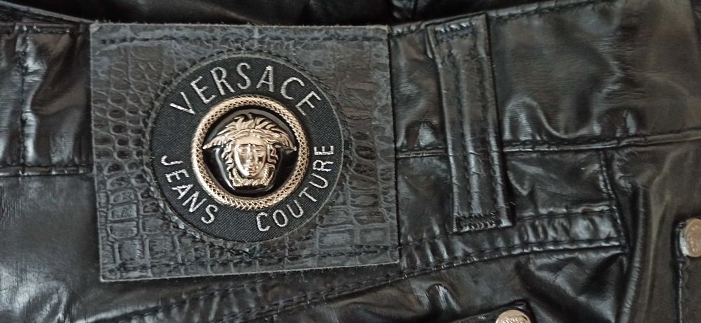 Pantaloni scurti Versace Jeans Couture marimea 28/42
