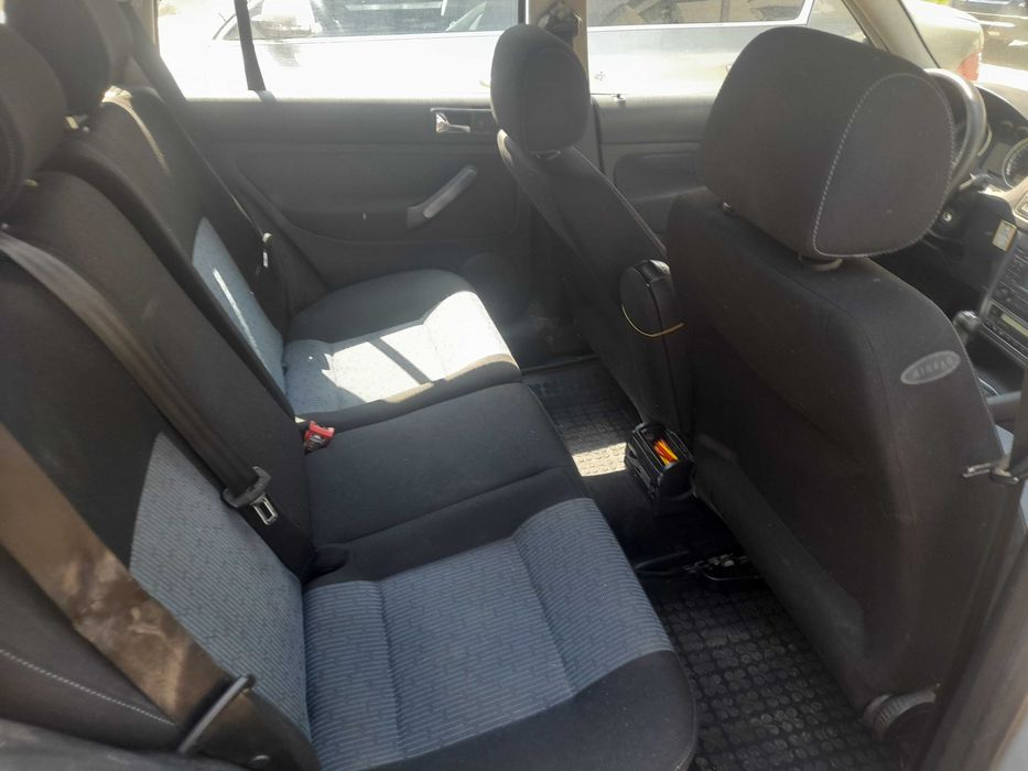 Vând Volkswagen Golf Variant 1.9 Tdi