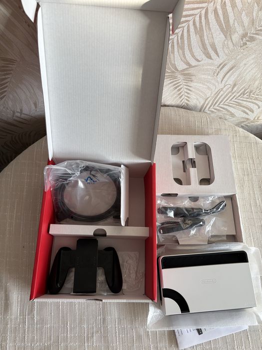 Продам Nintendo Switch Oled