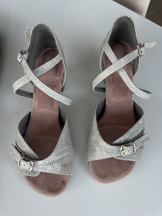 Pantofi de dans fete marime 21,5(corespunde pentru 32/33)
