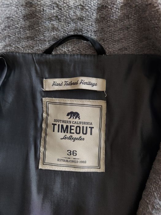 Елегантно вълнено палто