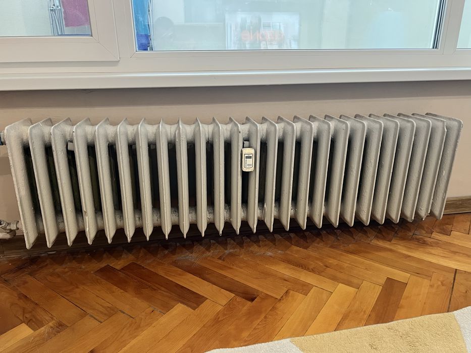 Продавам 3 броя чугунени радиатора двата.  са с по 25 бр ребра , единия е 15 броя ребра ! Общо 150 евро за трите !