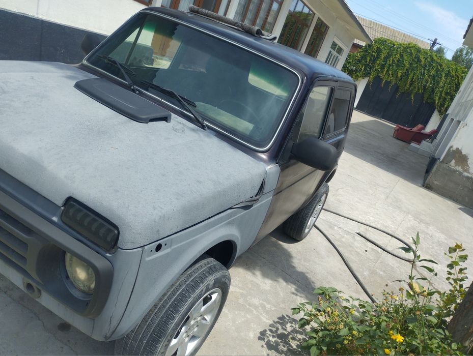Lada niva 2121 sotiladi