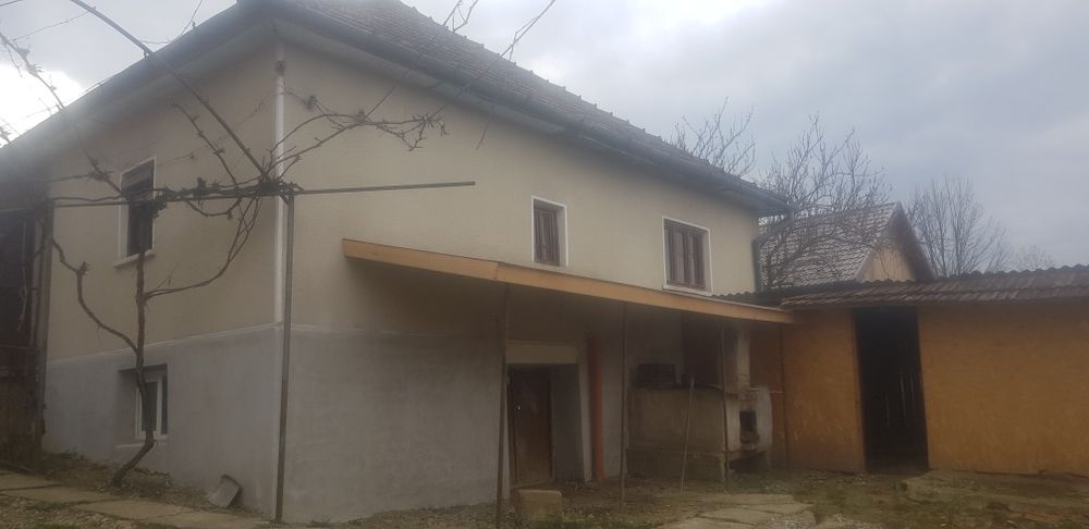 Proprietar vând casă din cărămidă
