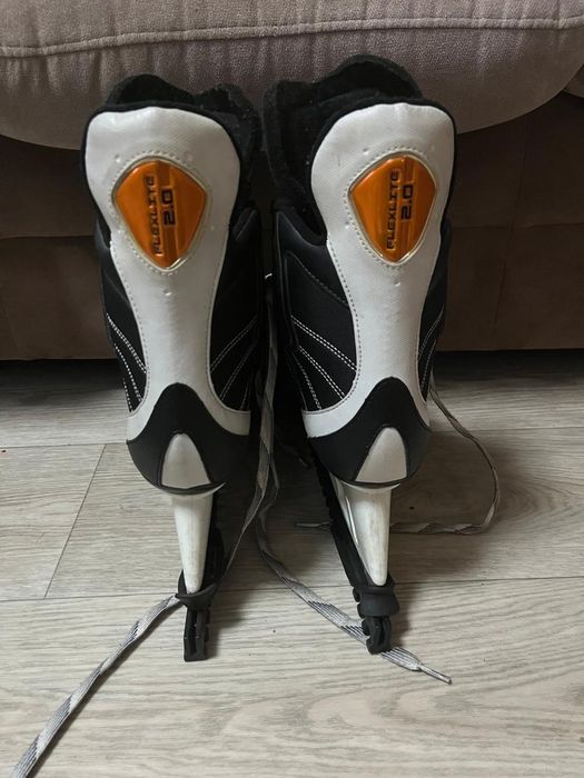 Продам коньки Bauer