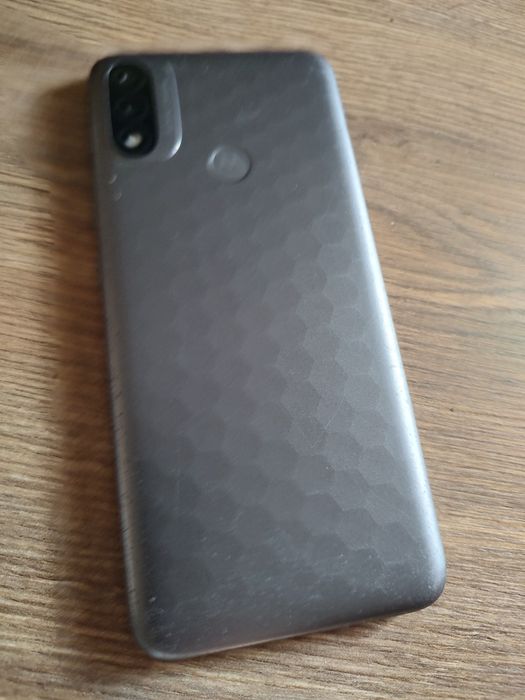 Продава Motorola E20