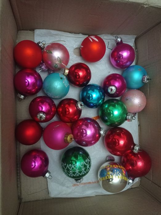 Ёлочные игрушки СССР  шары и шишки