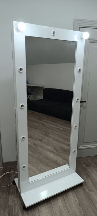 Продам зеркало с подсветкой