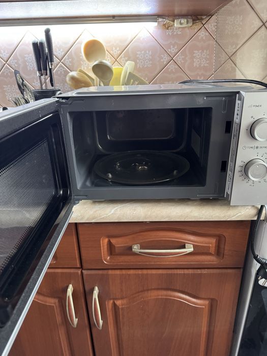 Микроволновка серая