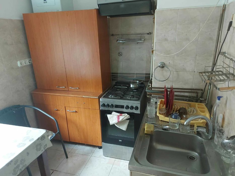 De închiriat - Apartament spațios cu 3 camere, 100 mp, parter, str. Nicolae Iorga