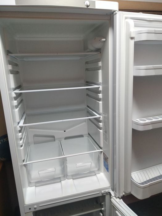 Холодильник индезит в хорошем состоянии