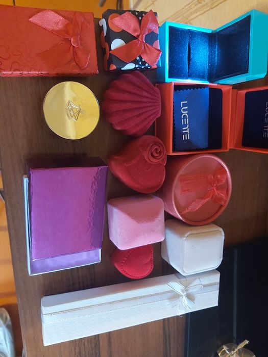 Коробки новые много подарочные!!!