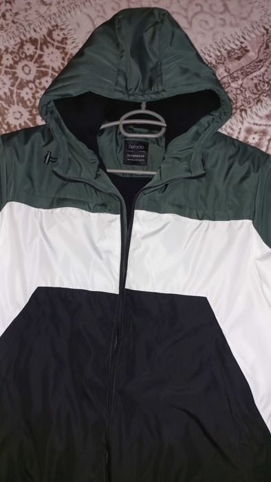 Чисто ново яке DeFacto