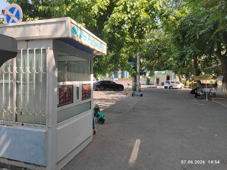Тайёр бизнес 24/7 метродан чиқиш жойида