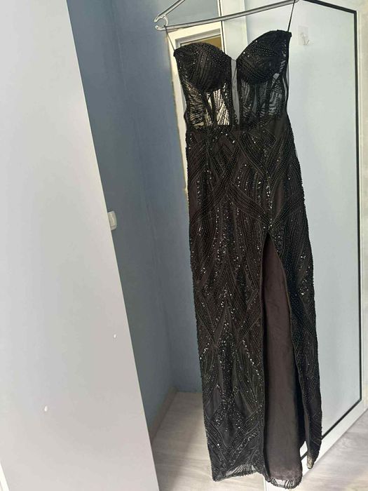 Черна рокля официална!