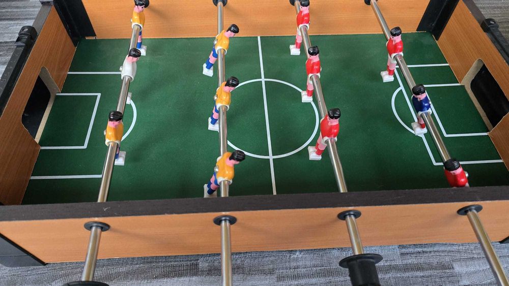 Mini masă fotbal Rusher – aproape nouă, cu cutie originală