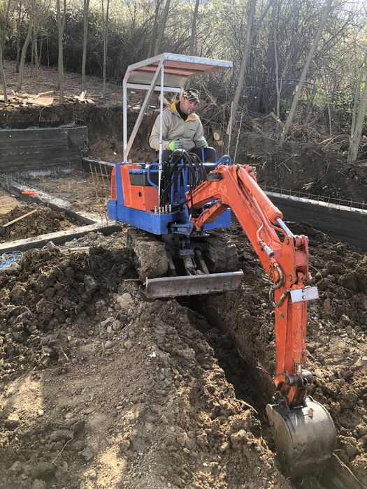 Inchiriez miniexcavator