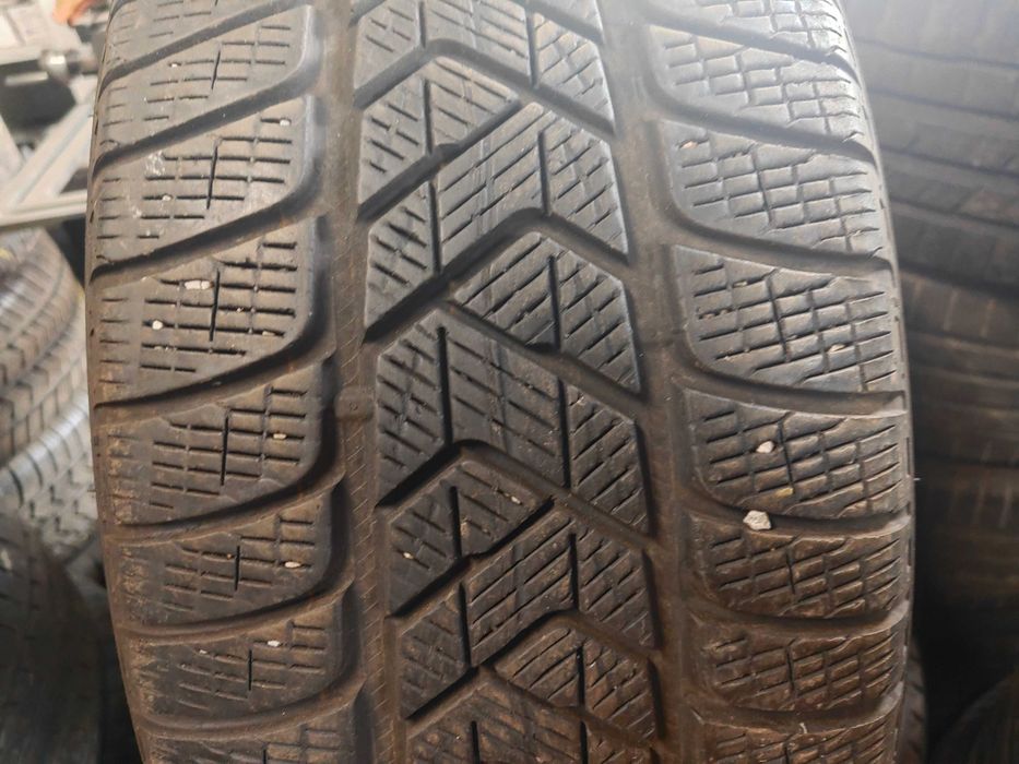 4бр.зимни гуми 235/50/20-255/45/20 Pirelli спорт пакет