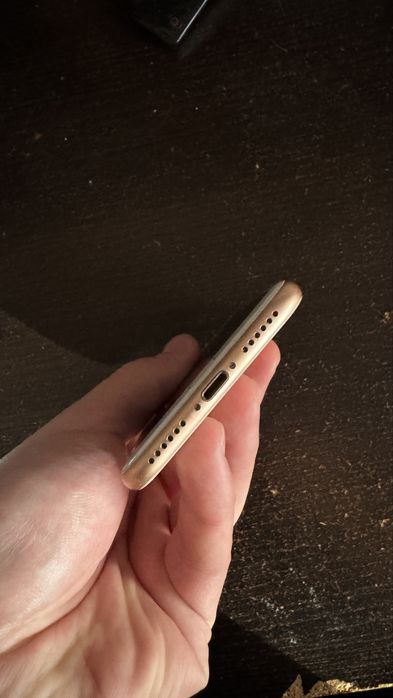 Iphone 8 rose 90% baterie