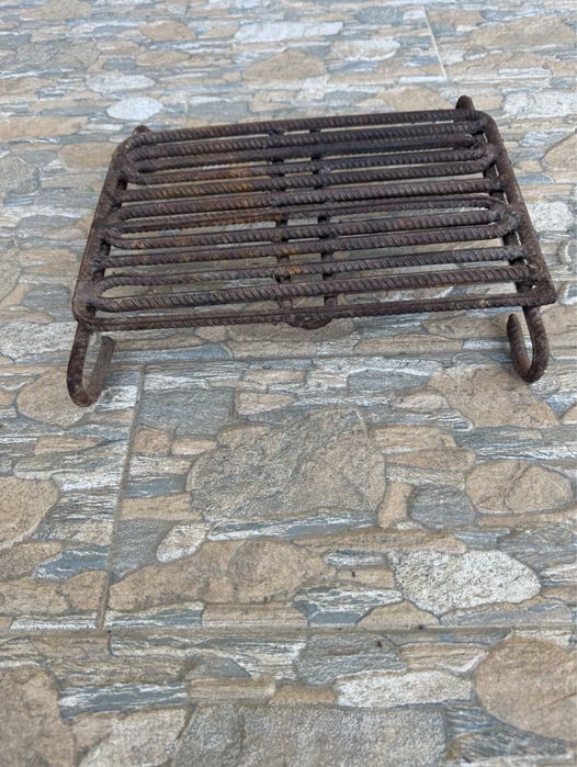 Vând grătar de camping