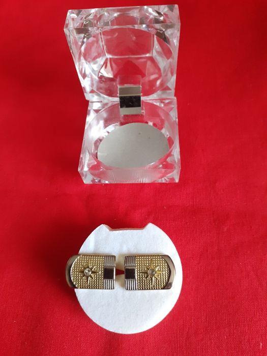 Продам мужские запонки.