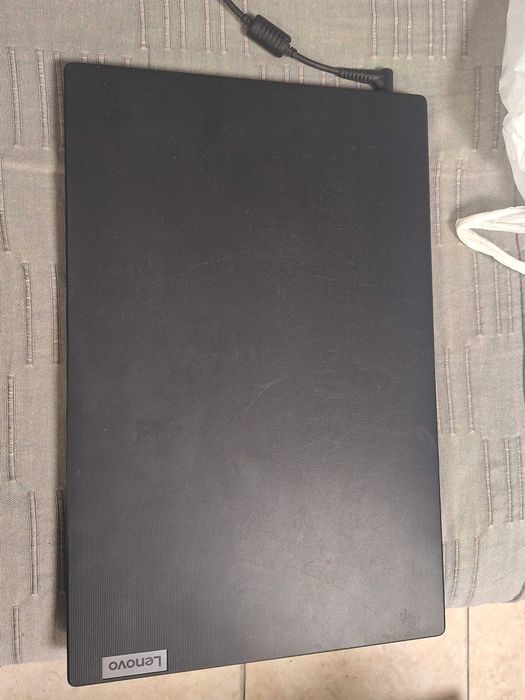 Лаптоп Lenovo V15