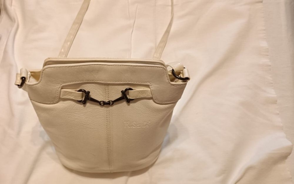 Geanta de umăr din piele de  culoarea crem