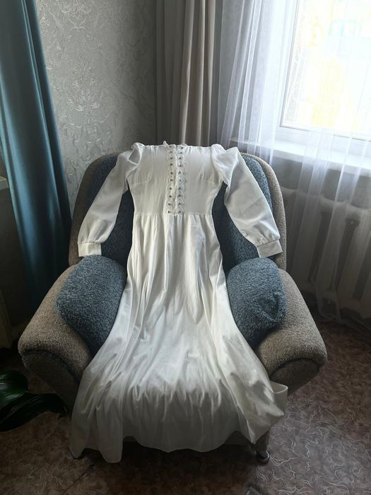 Продам белое платье