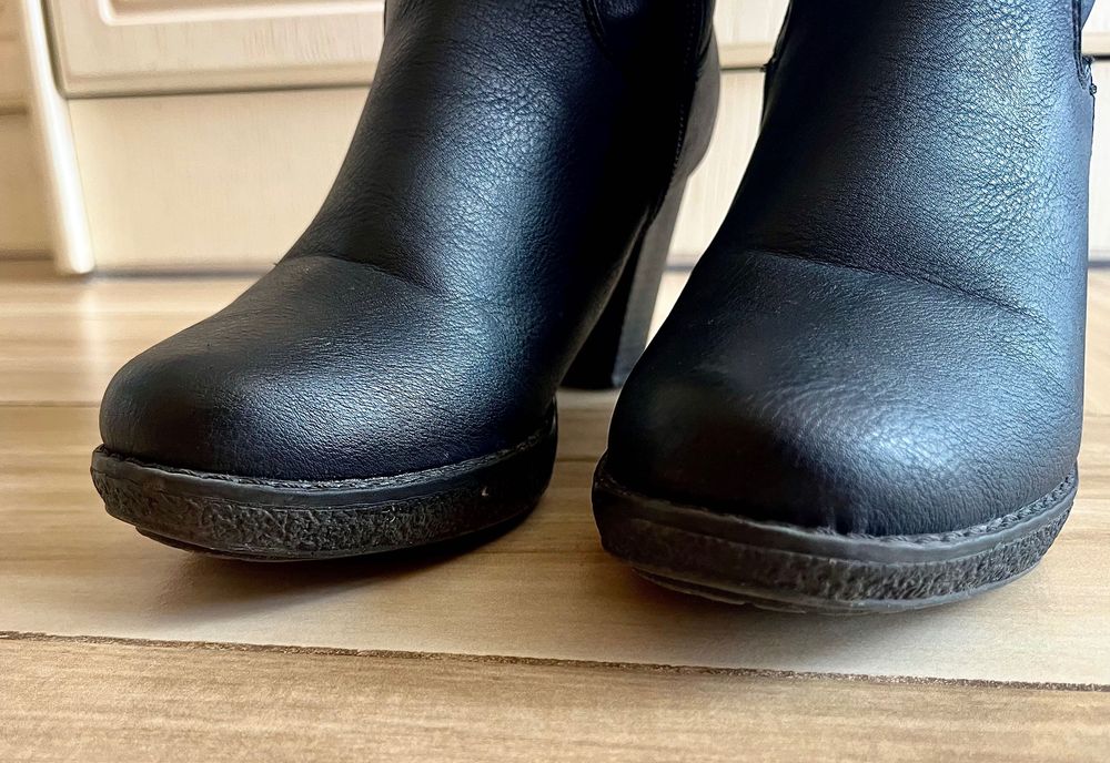 Дълги ботуши на ток