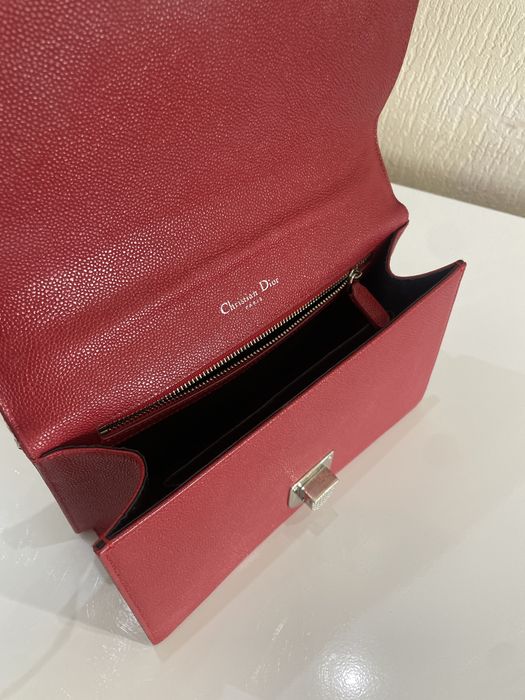 Сумка Christian Dior.