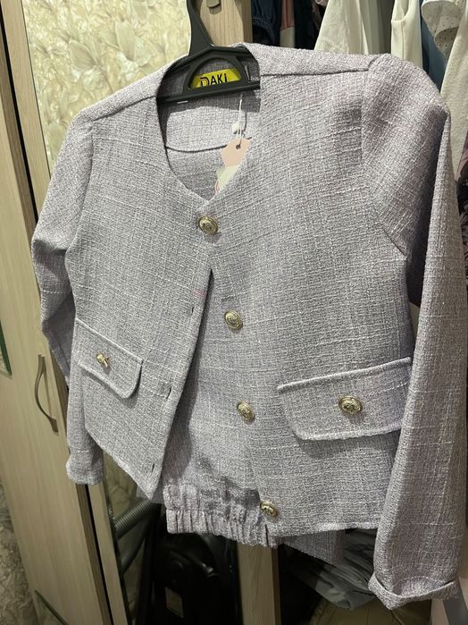 Продам костюм для девочки