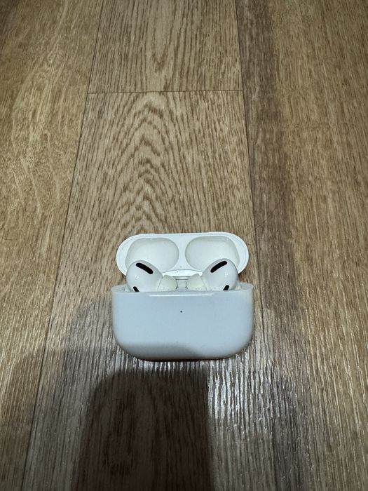 Наушники AirPods