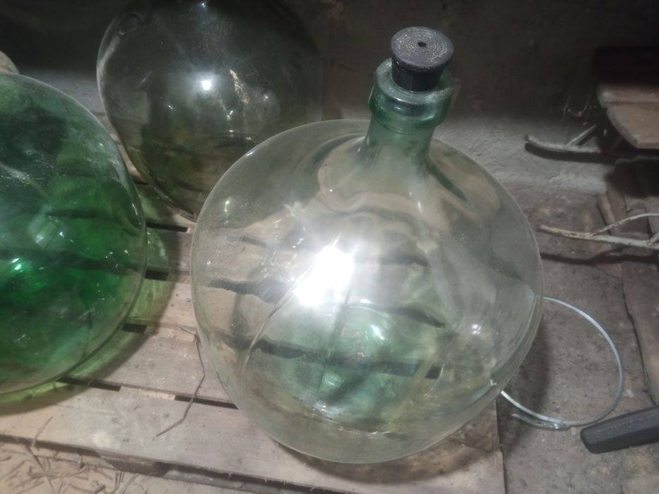 3 damigene din sticla  cu perete gros ,volum 50l