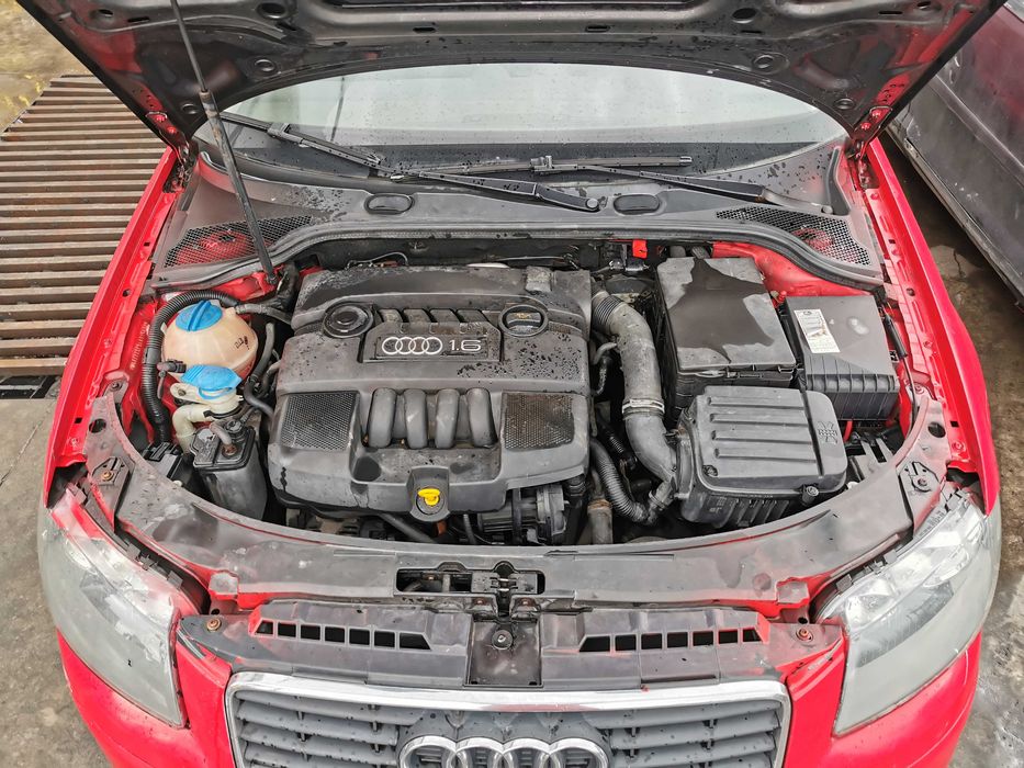dezmembrez audi a3 8p/faruri audi a3 8p/usi audi a3/hayon audi a3