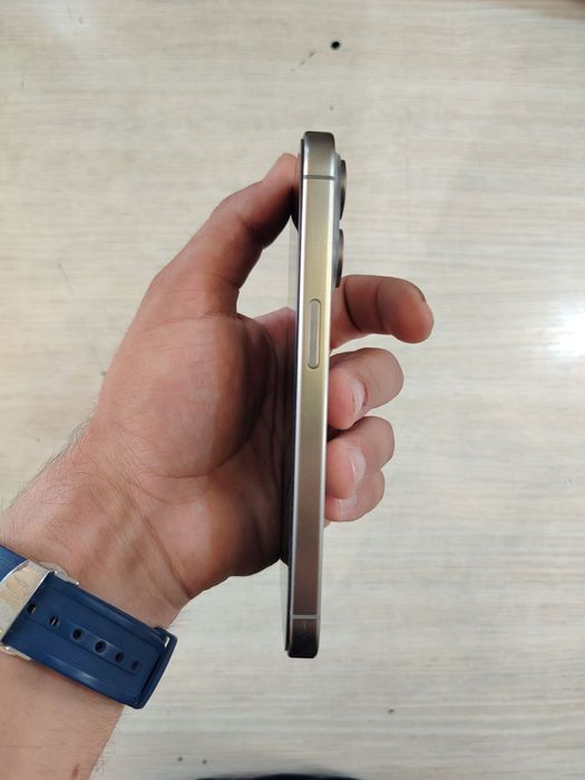 iPhone 15 pro Titanium