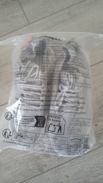 Продам новые кроссовки