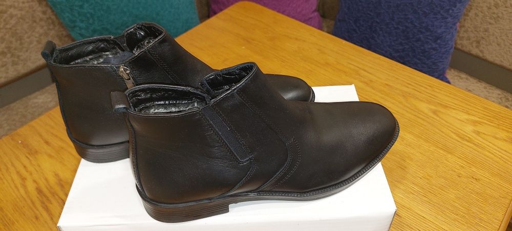 МУЖС.сапоги кожанные , меховые  41 размера.