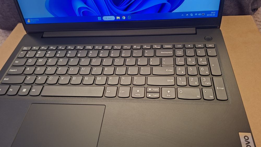 Rezervat..  laptop Lenovo v15 g4 iru i3 8gb ssd 512gb