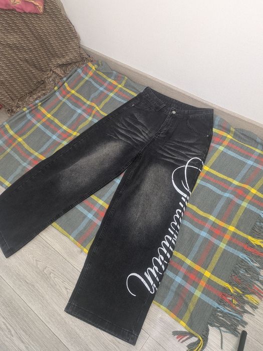 Продам джинсы с надписью